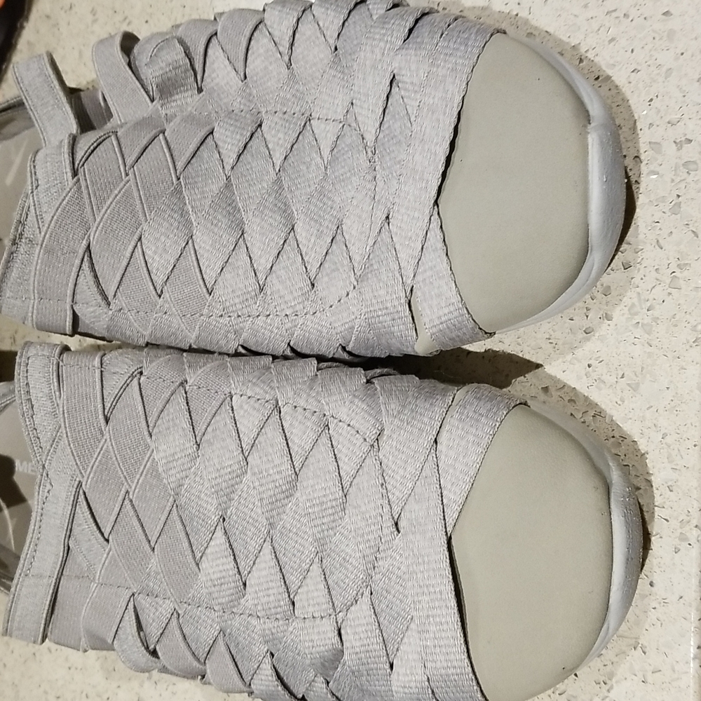 Merrell closed toe sandal like shoes sz8